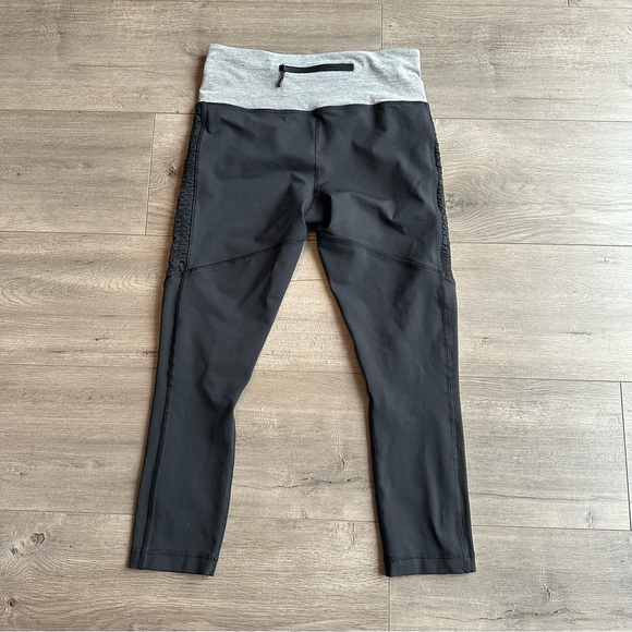 Lululemon Run Free Crop - GUC - size 6 - black - Picture 3 of 6